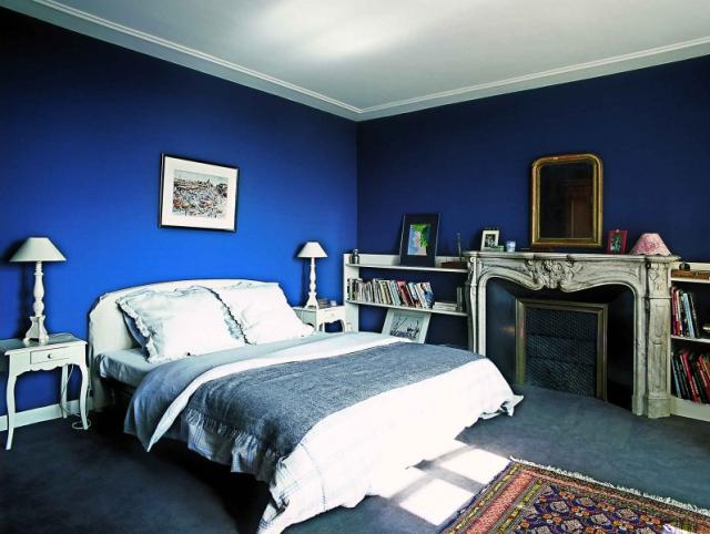синие стены в спальне