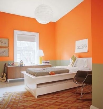 оранжевые стены в спальне