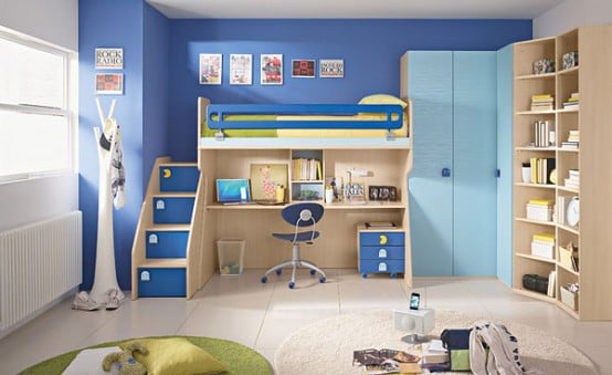 голубая мебель и синие стены