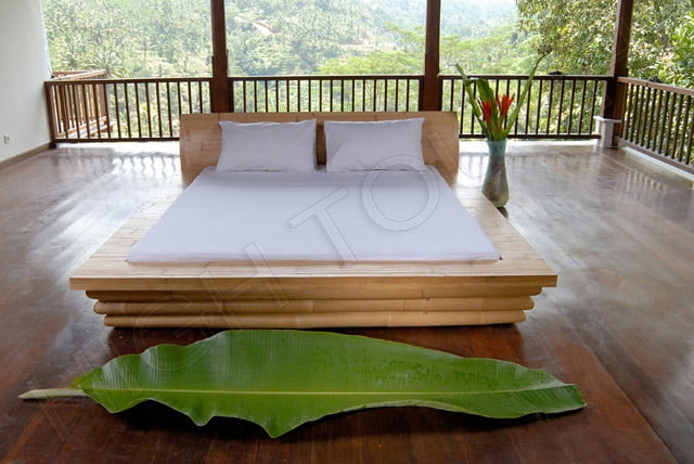 бамбуковая кровать в японском интерьере