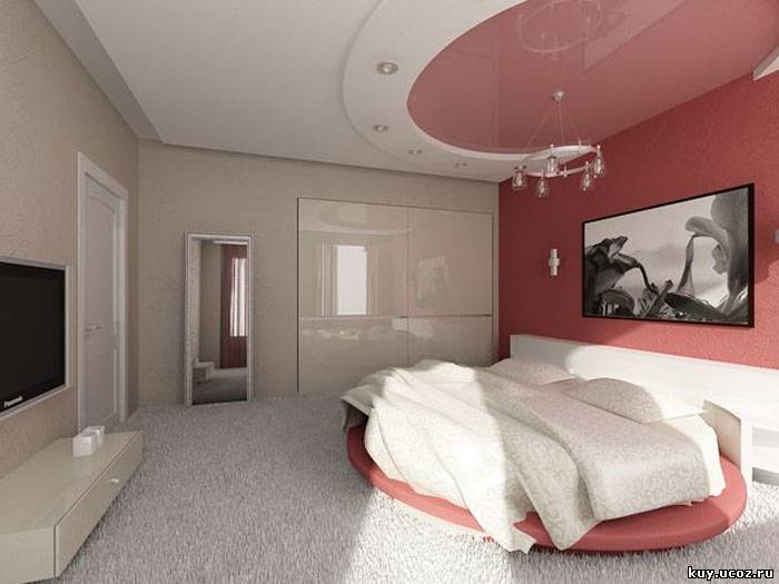 красный натяжной потолок в спальне