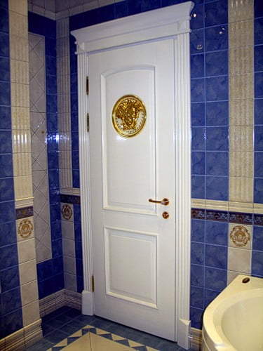 деревянная дверь для ванной