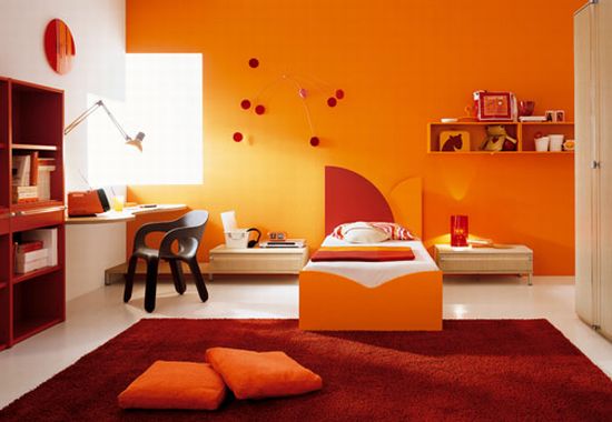 стены в оранжевом
