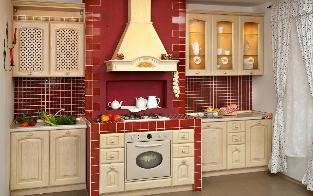 белая кухня с красными стенами