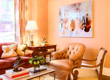 Персиковый в гостиной — классический цвет