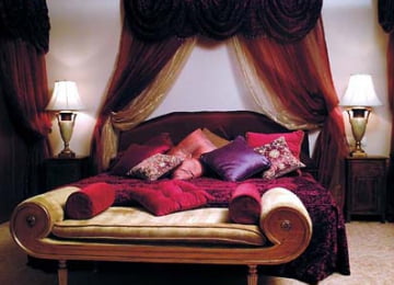 Бордовая спальня — чувственный интерьер