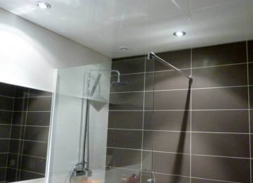 Выбор натяжного потолка в ванную комнату