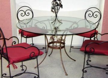 Кованые столы и стулья: холодное совершенство в вашем доме!