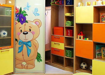 Шкаф в детской для одного ребенка