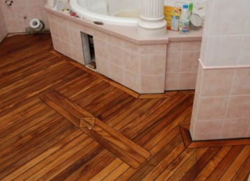Деревянные полы в ванной комнате — теплые и влагоустойчивые